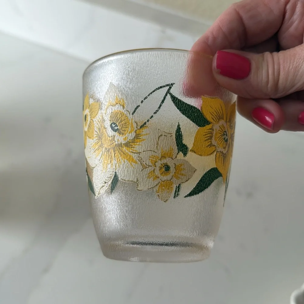 Vintage Stotter Juice Plastic Tumblers Daffodil Design Set of 6